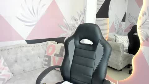 Snapshot of emma_petite4u chatting on March 2025 07:38:02 PM Emma online show from March 2025 07:38:02 PM