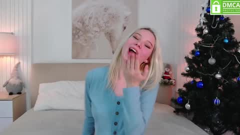 Snapshot of emma_plux chatting on December 2024 10:28:01 AM Emma online show from December 2024 10:28:01 AM