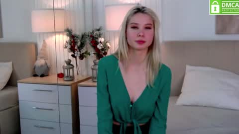 Snapshot of emma_plux chatting on December 2024 07:17:01 AM Emma online show from December 2024 07:17:01 AM