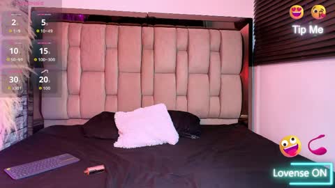 Emma Smith online show from April 2026 08:28:02 PM