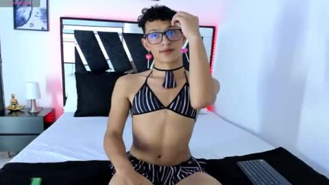 Snapshot of emma_stonet chatting on March 2025 01:54:01 PM emma_stonet online show from March 2025 01:54:01 PM
