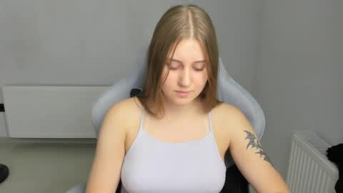 Snapshot of emma_sweettyy chatting on July 2026 05:21:01 AM Emma online show from July 2026 05:21:01 AM