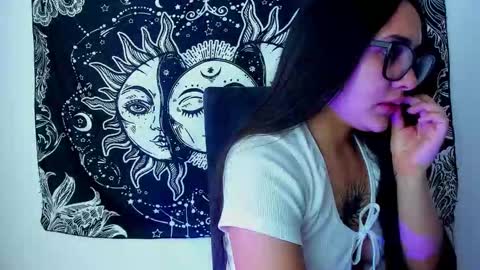 Emma online show from November 2025 08:30:01 PM