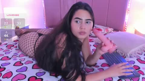 Snapshot of emma_whitee_ chatting on March 2025 06:00:01 PM emma_whitee_ online show from March 2025 06:00:01 PM