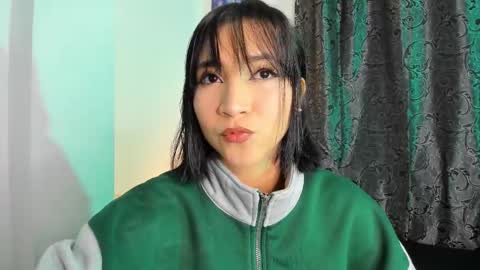 Snapshot of emma_woods__ chatting on September 2025 02:44:01 AM emma_woods__ online show from September 2025 02:44:01 AM