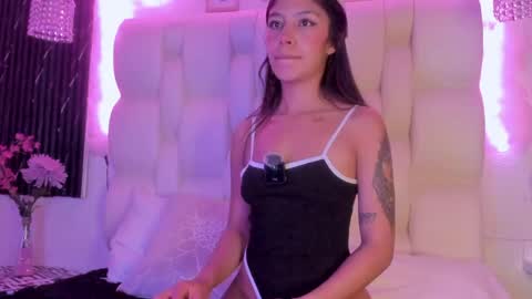 emmaa00_ online show from April 2026 09:15:01 AM