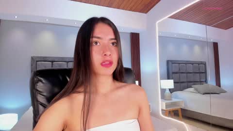 Snapshot of emmaa_robertts chatting on January 2025 12:30:01 PM Emma Everyday From 0530 to 1430 Col Time online show from January 2025 12:30:01 PM