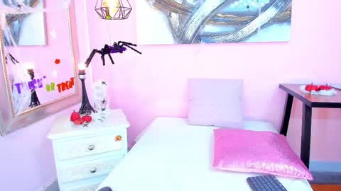 Emma  online show from October 2025 05:36:02 PM