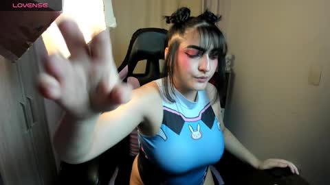 modelo independente online show from November 2025 01:05:01 AM