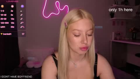 Snapshot of emmaandjake chatting on May 2026 03:19:02 PM emmaandjake online show from May 2026 03:19:02 PM