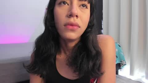 emmaclark_1 online show from May 2026 08:48:02 PM
