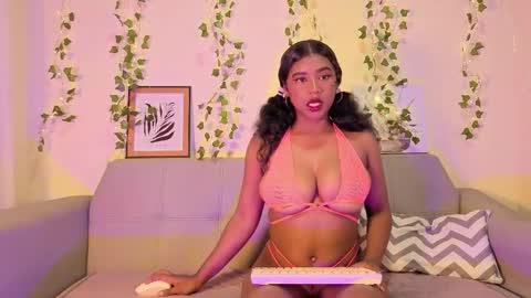 Snapshot of emmaconneer chatting on September 2025 01:44:02 AM Emma online show from September 2025 01:44:02 AM