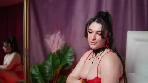 Snapshot of emmadallas chatting on May 2026 05:18:01 PM Emma online show from May 2026 05:18:01 PM
