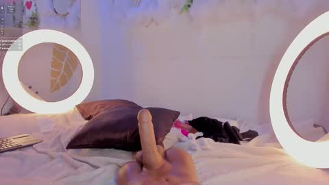 Emma Duque online show from December 2025 11:04:02 AM