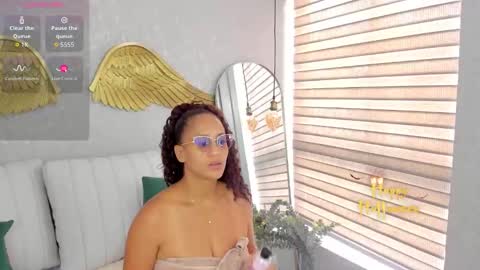 Snapshot of emmaferrary chatting on October 2025 02:12:01 PM Emma Ferrary online show from October 2025 02:12:01 PM