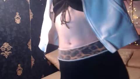 EmmaGoldX online show from November 2025 02:43:02 AM