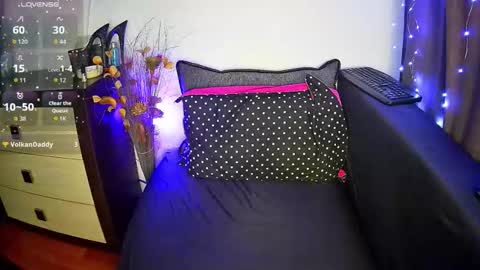 emmakros online show from October 2025 08:23:01 AM