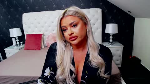 Snapshot of emmamavis chatting on January 2025 02:41:01 PM Emma Mavis online show from January 2025 02:41:01 PM