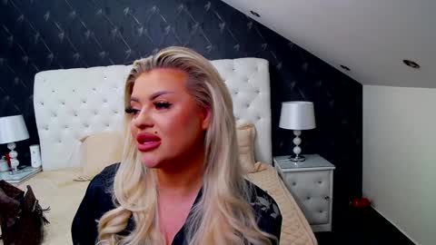 Snapshot of emmamavis chatting on February 2025 07:18:01 AM Emma Mavis online show from February 2025 07:18:01 AM