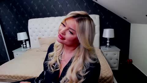 Snapshot of emmamavis chatting on February 2025 06:27:02 AM Emma Mavis online show from February 2025 06:27:02 AM