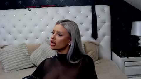 Emma Mavis online show from January 2026 11:14:02 AM