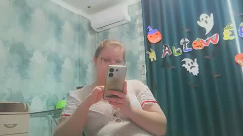 Snapshot of emmamelody944534 chatting on November 2025 09:00:02 AM emmamelody online show from November 2025 09:00:02 AM