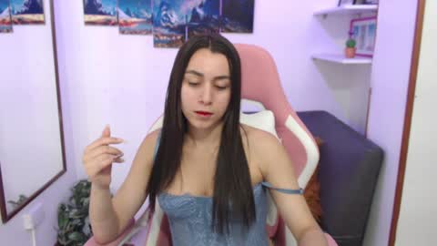 Snapshot of emmamyers_ chatting on January 2025 10:23:01 PM Emma online show from January 2025 10:23:01 PM