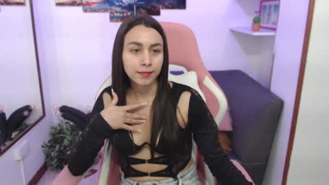 Snapshot of emmamyers_ chatting on February 2025 10:43:02 PM Emma online show from February 2025 10:43:02 PM