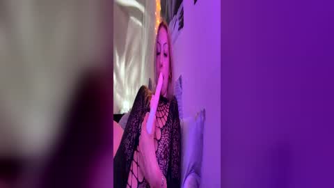 emmaraee online show from June 2026 11:07:02 PM