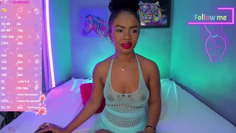 Snapshot of emmasmith06 chatting on February 2025 05:36:02 PM Emma online show from February 2025 05:36:02 PM