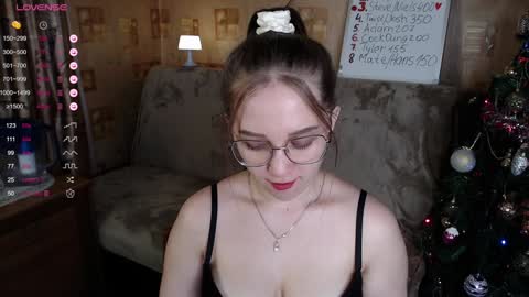 Snapshot of emmatiny chatting on January 2025 03:45:01 PM Mia online show from January 2025 03:45:01 PM