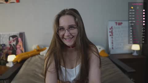 Mia online show from November 2025 05:01:02 PM