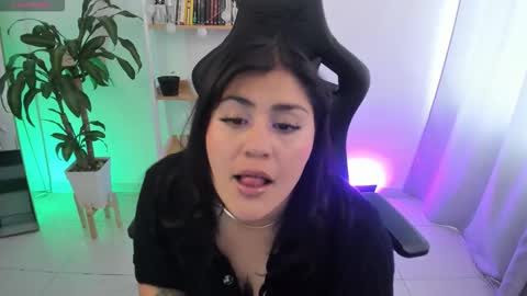 Snapshot of emmax_x chatting on November 2025 05:23:01 PM EMMA online show from November 2025 05:23:01 PM