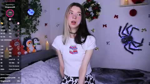 emmie_everly online show from December 2025 01:18:02 PM