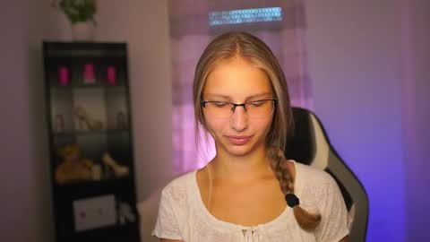 Snapshot of emmie_murray chatting on September 2025 12:54:01 PM Emmie online show from September 2025 12:54:01 PM