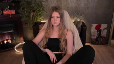 Snapshot of emmy_fearon chatting on December 2024 06:02:01 PM Emmy Fearon online show from December 2024 06:02:01 PM