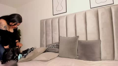 Emily  Laila  online show from December 2024 01:06:02 AM