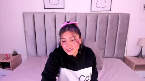 Emily  Laila  online show from January 2025 12:09:02 PM