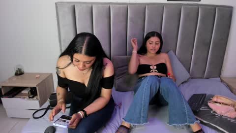 Emily  Laila  online show from February 2025 06:59:01 PM