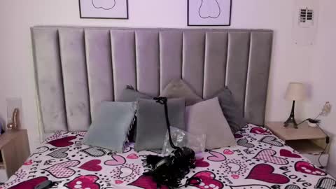 Emily  Laila  online show from March 2025 01:25:02 PM