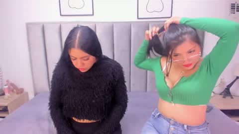 Emily  Laila  online show from September 2025 03:33:01 PM