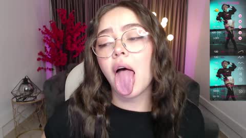 Emmy Walker online show from December 2024 11:04:02 AM
