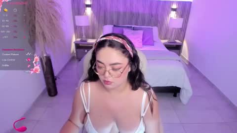 Emmy Walker online show from September 2025 11:04:02 AM