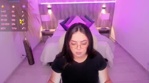 Emmy Walker online show from October 2025 10:59:02 AM