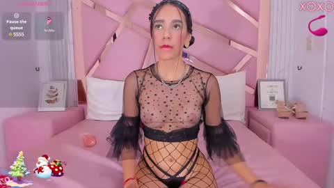 Snapshot of emmycruzz chatting on December 2024 04:59:02 AM emmy online show from December 2024 04:59:02 AM