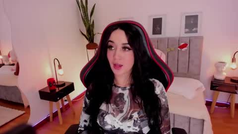Snapshot of emmyevans1 chatting on December 2024 08:15:01 PM Emmy Evans online show from December 2024 08:15:01 PM