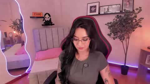Snapshot of emmyevans1 chatting on September 2025 07:47:02 PM Emmy Evans online show from September 2025 07:47:02 PM