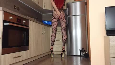 Empress Sara  online show from October 2025 03:00:02 PM