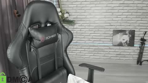 emy__angel online show from December 2025 12:39:02 AM