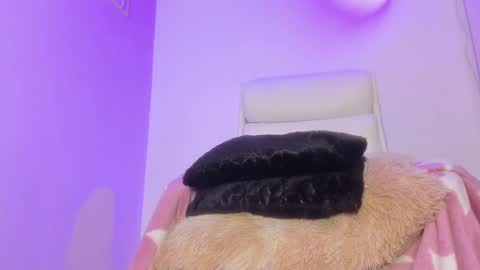 Emy online show from January 2025 11:04:02 AM